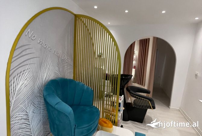 ✨ Shitet Biznesi ,tek Liqeni i Thate