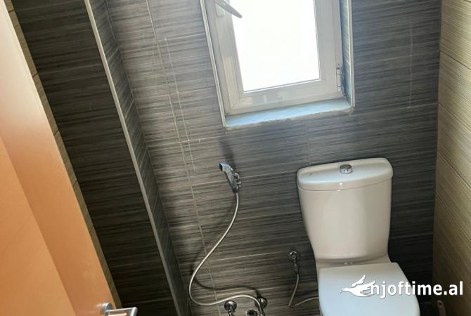 Shtepi ne shitje Vila Luksoze ne Tirane, 6+1, Mobilimi Pjeserisht e mobiluar, Pagesa 650,000  Euro.