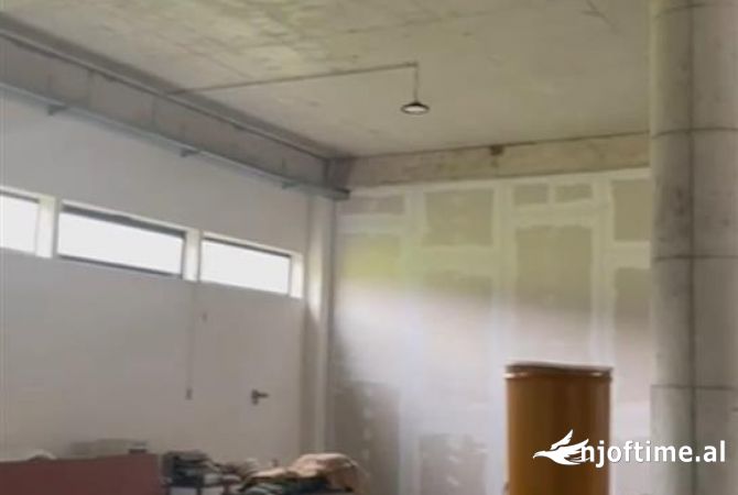 Ambient biznesi me qera 4+1 ne Tirane - 1,200 Euro