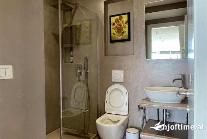 Shtepi ne shitje Apartament ne Tirane, 2+1, Mobilimi E mobiluar, Pagesa 420,000  Euro.