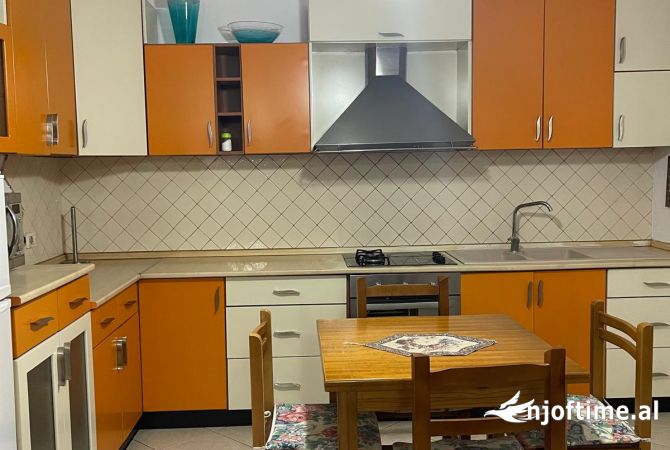 Shtepi me qera Apartament ne Tirane, 2+1, Mobilimi E mobiluar, Pagesa 650  Euro.