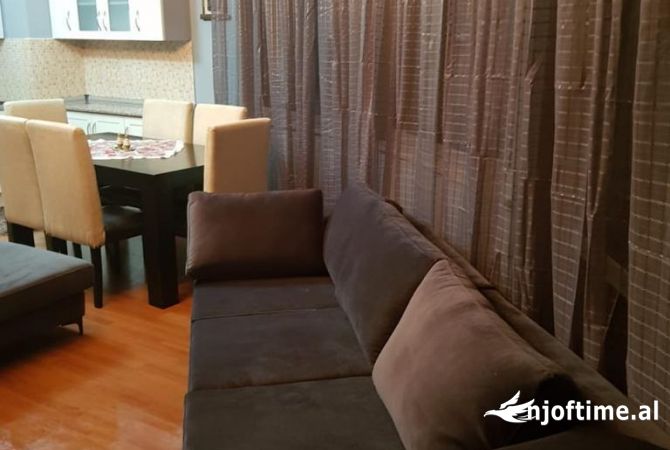 Shtepi ne shitje Apartament ne Tirane, 1+1, Mobilimi E mobiluar, Pagesa 150,000  Euro.