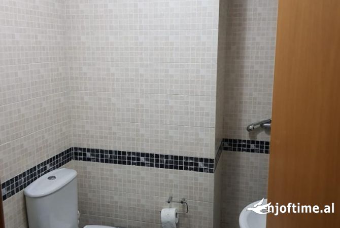 Shtepi ne shitje Apartament ne Tirane, 1+1, Mobilimi E mobiluar, Pagesa 150,000  Euro.