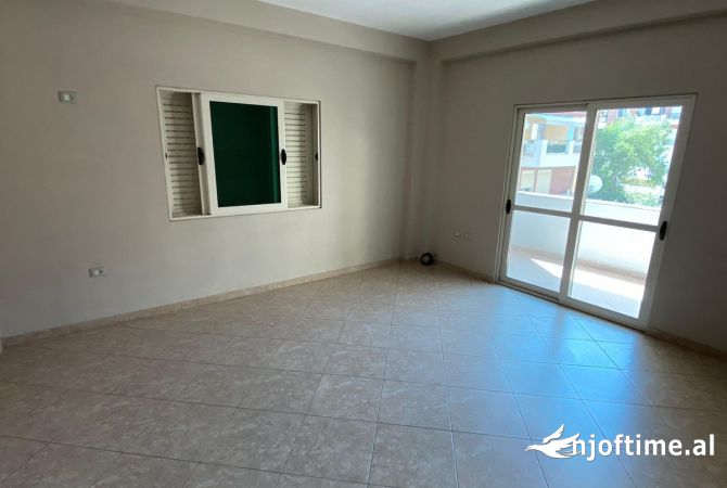Ambient biznesi me qera 3+1 ne Tirane - 800 Euro