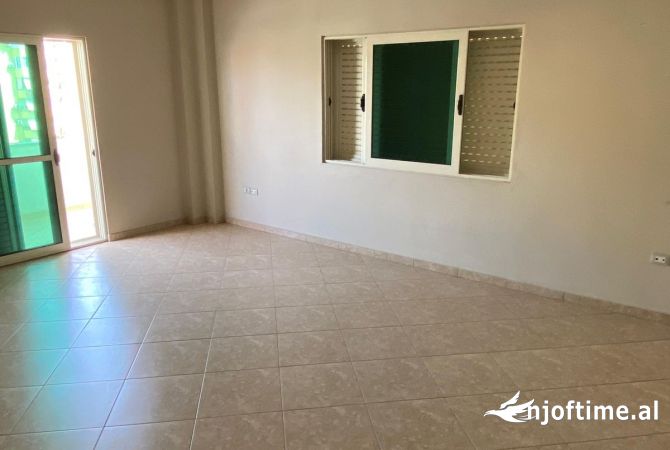 📢Jepet Ambient Biznesi me Qira per Zyra mbi Komunen e Parisit,Sip:250 m2🔑