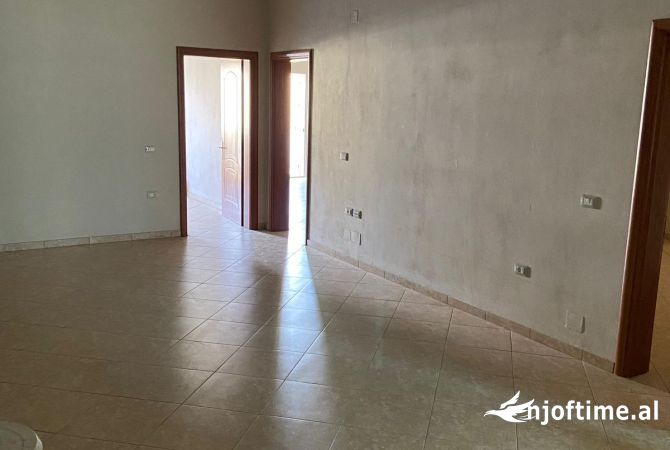 📢Jepet Ambient Biznesi me Qira per Zyra mbi Komunen e Parisit,Sip:250 m2🔑