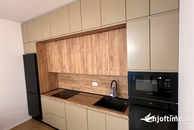 Shtepi ne shitje Apartament ne Tirane, 2+1, Mobilimi E mobiluar, Pagesa 195,000  Euro.