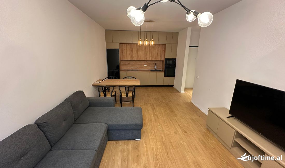 Shtepi ne shitje Apartament ne Tirane, 2+1, Mobilimi E mobiluar, Pagesa 195,000  Euro.