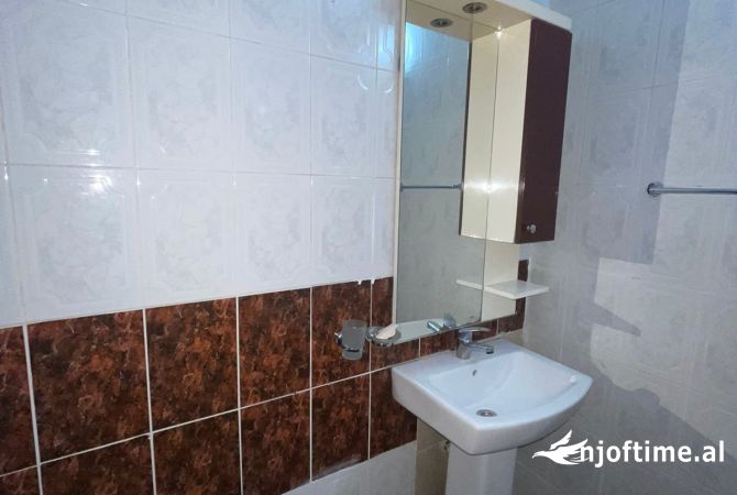 Shtepi me qera Apartament ne Tirane, 1+1, Mobilimi E mobiluar, Pagesa 500  Euro.