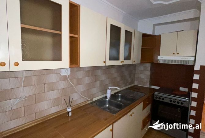 Shtepi me qera Apartament ne Tirane, 1+1, Mobilimi E mobiluar, Pagesa 500  Euro.