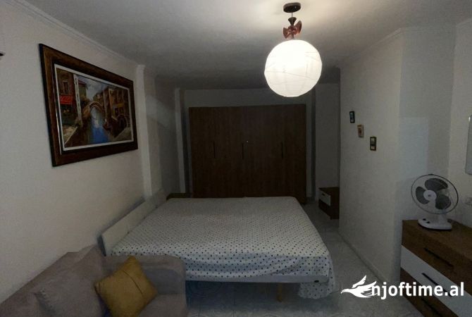 Shtepi me qera Apartament ne Tirane, 1+1, Mobilimi E mobiluar, Pagesa 500  Euro.