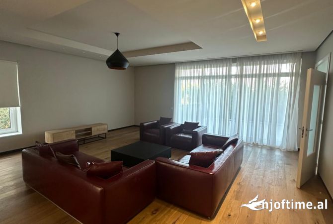 Shtepi me qera Vila Luksoze ne Tirane, 5+1, Mobilimi Pjeserisht e mobiluar, Pagesa 3,900  Euro.