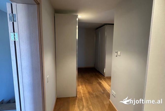 Shtepi me qera Vila Luksoze ne Tirane, 5+1, Mobilimi Pjeserisht e mobiluar, Pagesa 3,900  Euro.