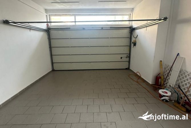 Shtepi me qera Vila Luksoze ne Tirane, 5+1, Mobilimi Pjeserisht e mobiluar, Pagesa 3,900  Euro.