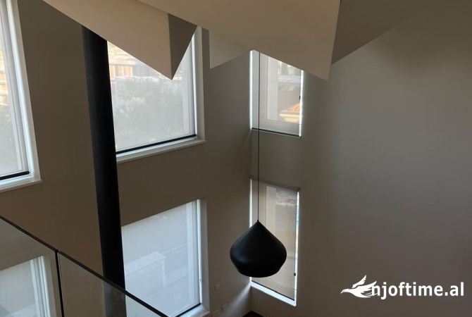 Shtepi me qera Vila Luksoze ne Tirane, 5+1, Mobilimi Pjeserisht e mobiluar, Pagesa 3,900  Euro.