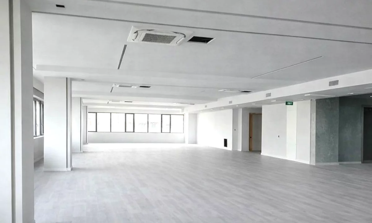 🏢Jepen me Qira dy Ambiente Biznesi te Kompleksi Delijorgji! 2000 m2📍