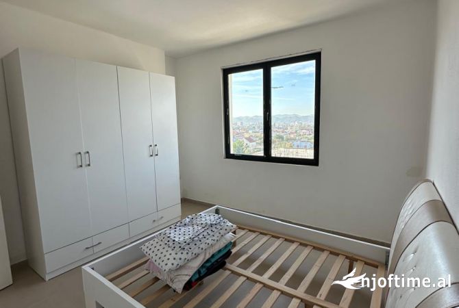 Shtepi ne shitje Apartament ne Tirane, 1+1, Mobilimi Pjeserisht e mobiluar, Pagesa 81,000  Euro.