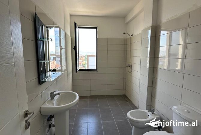 Shtepi ne shitje Apartament ne Tirane, 1+1, Mobilimi Pjeserisht e mobiluar, Pagesa 81,000  Euro.