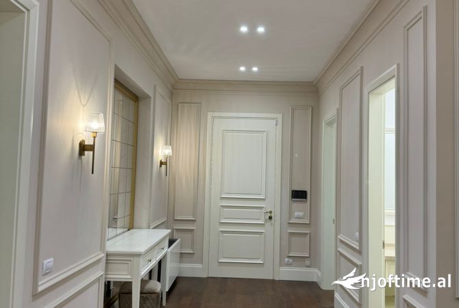 Shtepi ne shitje Vila Luksoze ne Tirane, 4+1, Mobilimi E mobiluar, Pagesa 2,000,000  Euro.