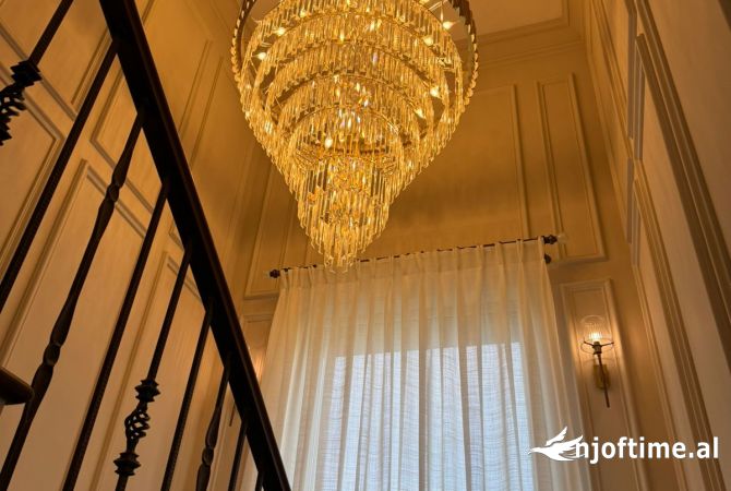 Shtepi ne shitje Vila Luksoze ne Tirane, 4+1, Mobilimi E mobiluar, Pagesa 2,000,000  Euro.