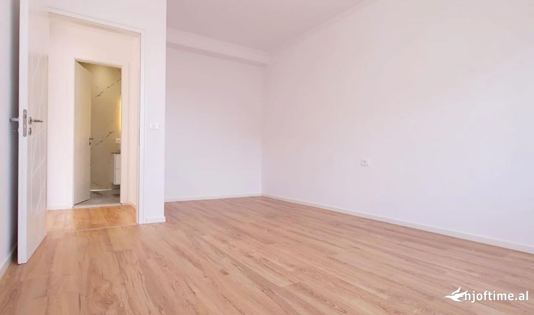 Shtepi ne shitje Apartament ne Tirane, 2+1, Mobilimi Bosh, pa mobiluar, Pagesa 210,000  Euro.