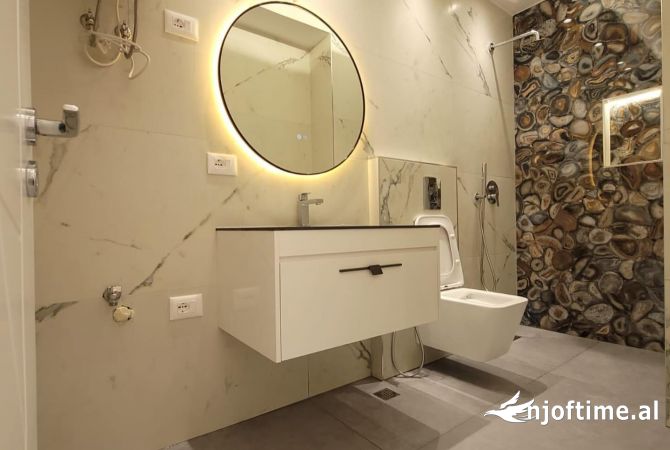 Shtepi ne shitje Apartament ne Tirane, 2+1, Mobilimi Bosh, pa mobiluar, Pagesa 210,000  Euro.