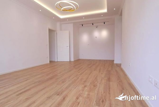 Shtepi ne shitje Apartament ne Tirane, 2+1, Mobilimi Bosh, pa mobiluar, Pagesa 210,000  Euro.