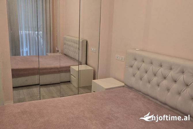 Shtepi ne shitje Apartament ne Tirane, 2+1, Mobilimi E mobiluar, Pagesa 165,000  Euro.
