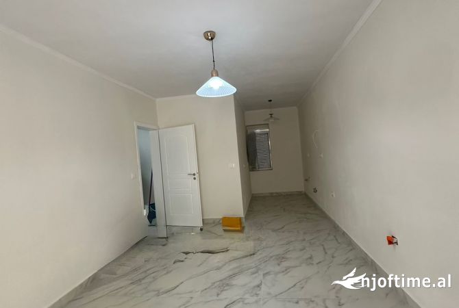 Ambient biznesi me qera 3+1 ne Tirane - 550 Euro