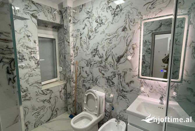 Ambient biznesi me qera 3+1 ne Tirane - 550 Euro