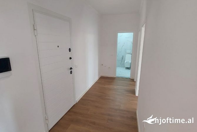 Shtepi ne shitje Apartament ne Tirane, 2+1, Mobilimi Bosh, pa mobiluar, Pagesa 185,000  Euro.