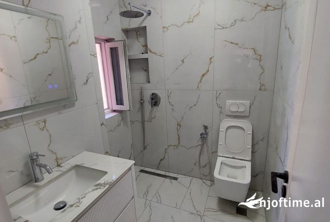 Shtepi ne shitje Apartament ne Tirane, 2+1, Mobilimi Bosh, pa mobiluar, Pagesa 185,000  Euro.