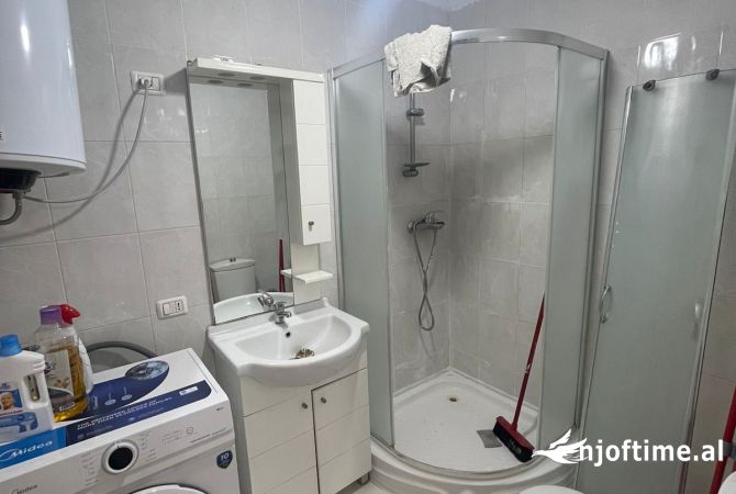 Shtepi me qera Apartament ne Tirane, 2+1, Mobilimi E mobiluar, Pagesa 700  Euro.