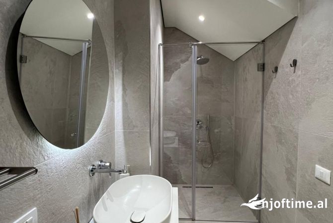 Shtepi ne shitje Apartament ne Vlore, 2+1, Mobilimi E mobiluar, Pagesa 765,000  Euro.