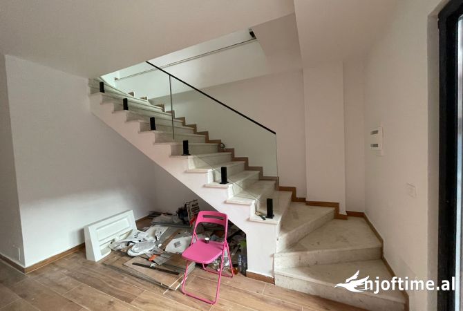 Shtepi me qera 4+1 ne Tirane - 3,500 Euro