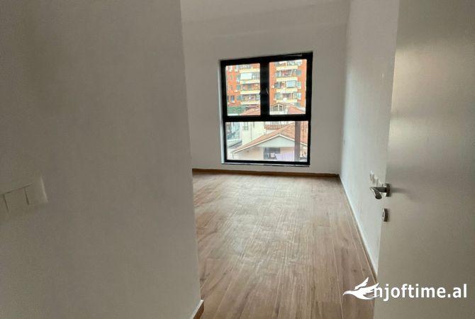 Shtepi me qera Duplex(shtepi me 2 kate) ne Tirane, 4+1, Mobilimi Bosh, pa mobiluar, Pagesa 3,500  Euro.