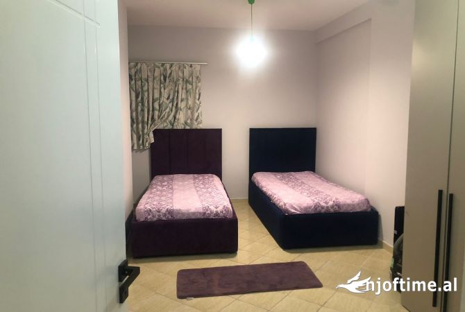 Shtepi me qera Apartament ne Tirane, 2+1, Mobilimi E mobiluar, Pagesa 650  Euro.
