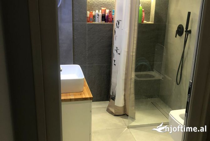 Shtepi me qera Apartament ne Tirane, 2+1, Mobilimi E mobiluar, Pagesa 650  Euro.