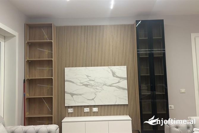 Shtepi ne shitje Apartament ne Tirane, 2+1, Mobilimi E mobiluar, Pagesa 180,000  Euro.