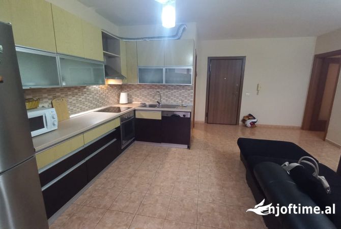Shtepi me qera 2+1 ne Tirane - 750 Euro