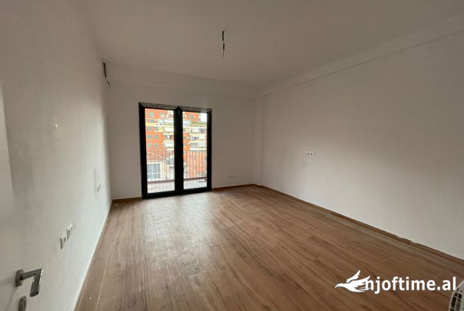 Ambient biznesi me qera 3+1 ne Tirane - 3,500 Euro