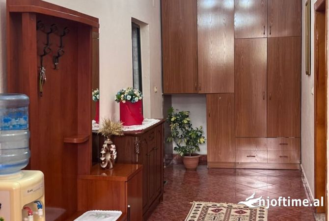Shtepi me qera 2+1 ne Tirane - 460 Euro