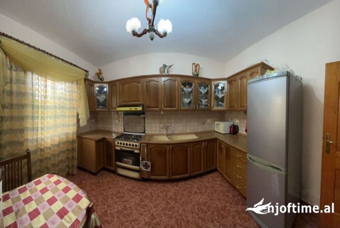 Shtepi me qera 2+1 ne Tirane - 460 Euro