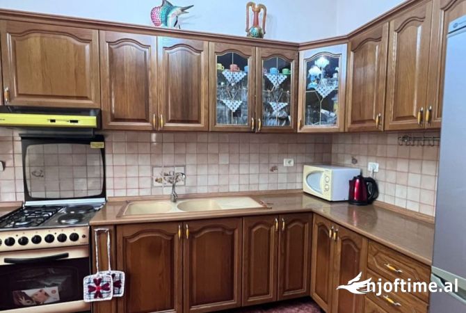 Shtepi me qera Shtepi Private ne Tirane, 2+1, Mobilimi E mobiluar, Pagesa 460  Euro.