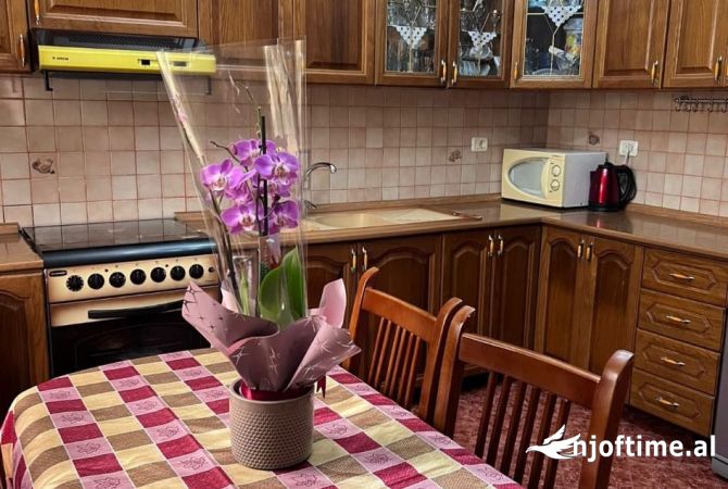 Shtepi me qera Shtepi Private ne Tirane, 2+1, Mobilimi E mobiluar, Pagesa 460  Euro.