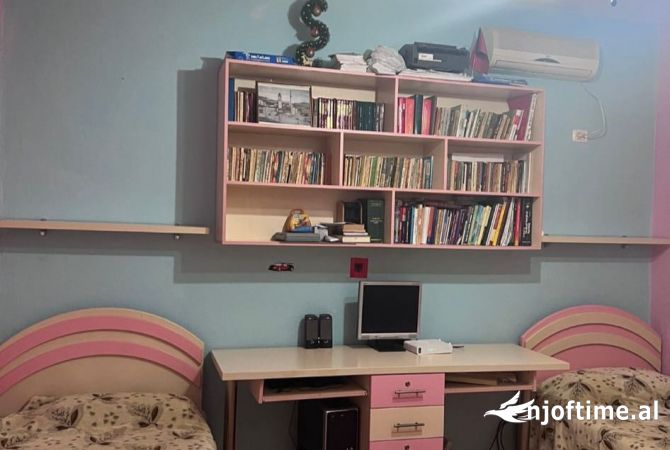 Shtepi me qera Shtepi Private ne Tirane, 2+1, Mobilimi E mobiluar, Pagesa 460  Euro.