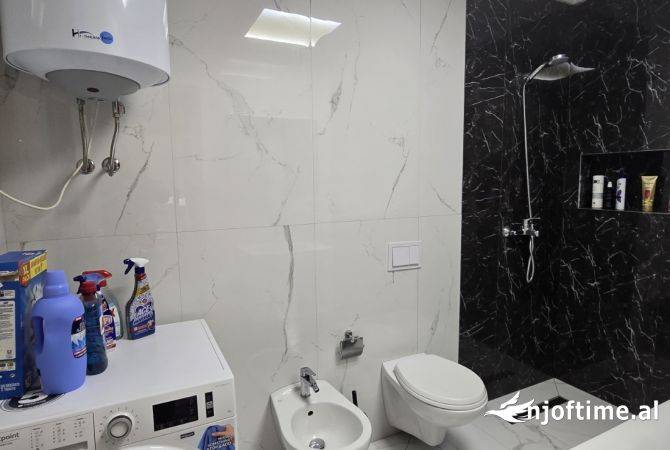 Shtepi ne shitje Apartament ne Tirane, 2+1, Mobilimi Bosh, pa mobiluar, Pagesa 160,000  Euro.
