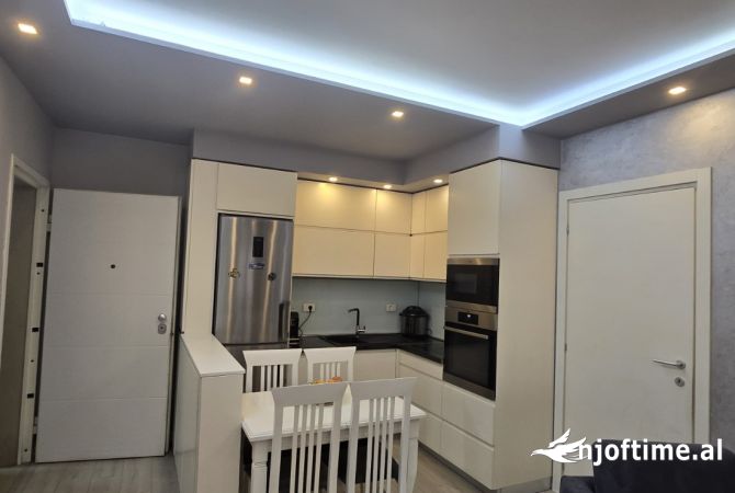 Shtepi ne shitje Apartament ne Tirane, 2+1, Mobilimi Bosh, pa mobiluar, Pagesa 160,000  Euro.