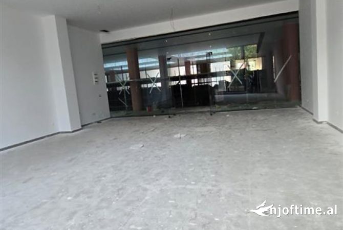 Ambient biznesi me qera 3+1 ne Tirane - 1,500 Euro