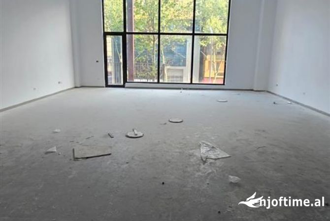 Ambient biznesi me qera 3+1 ne Tirane - 1,500 Euro